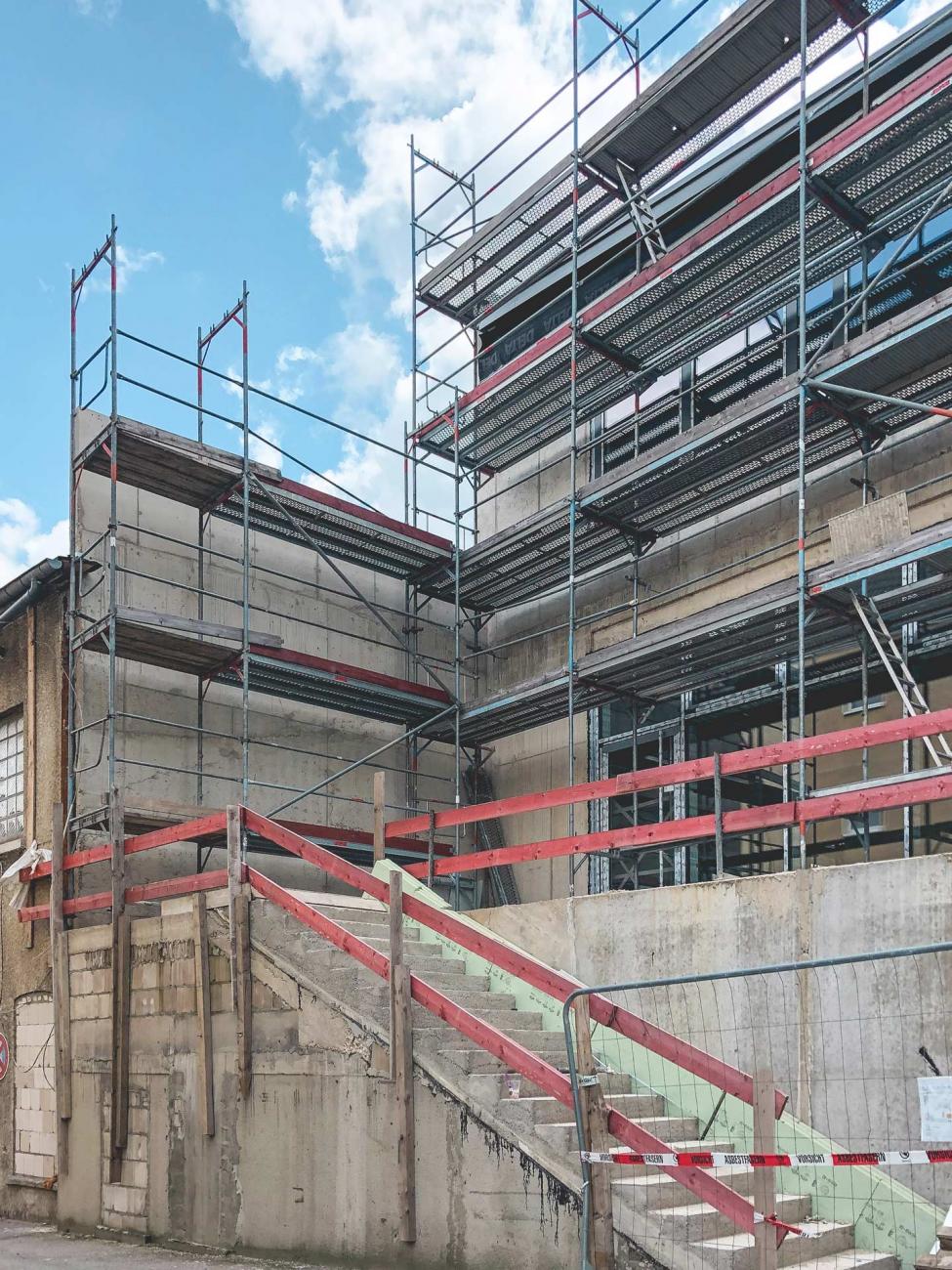 Blick auf den Erweiterungsneubau Sanierung Schulbau Bildungsbau Architekt Bonn Solingen
