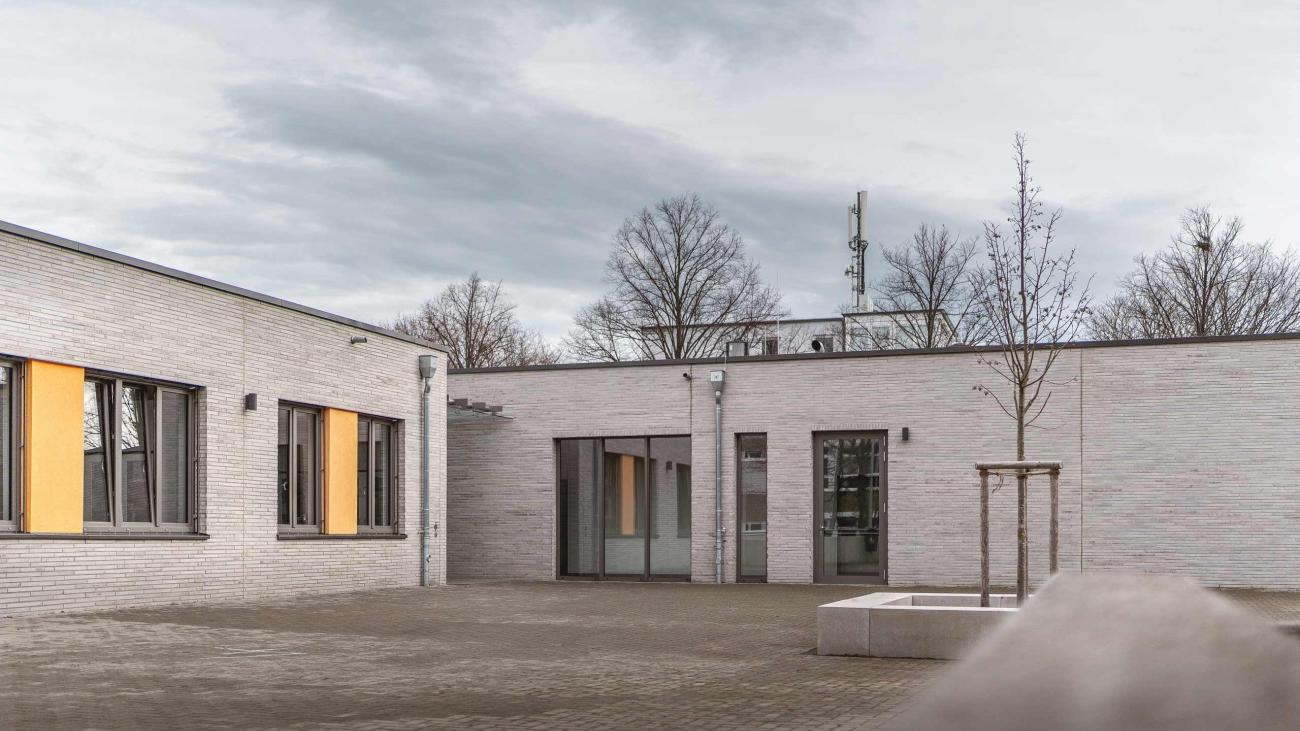 Dederichsgraben mit Neubau Schule