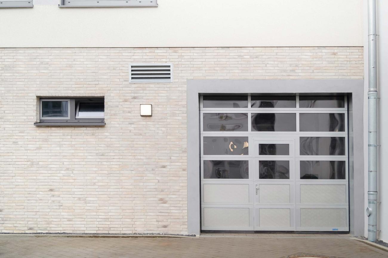 Hofseitiger Zugang zu den Werkstätten der Schweißerei